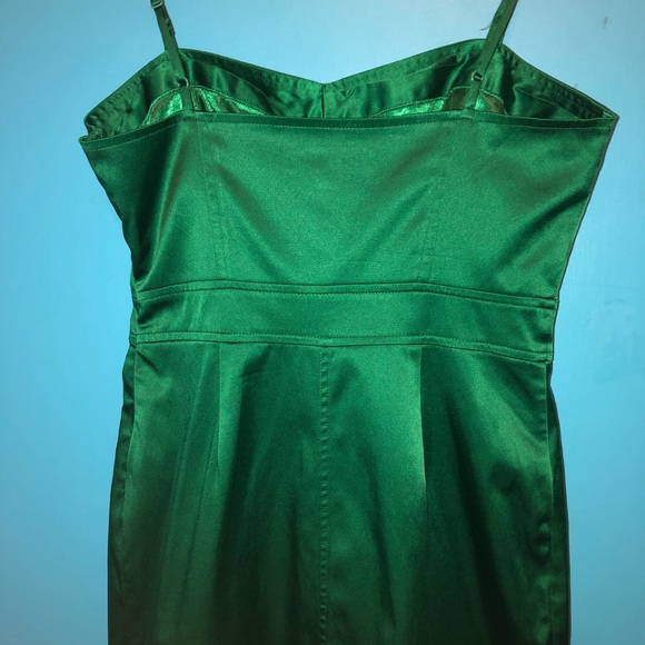Sexy Body Con Emerald Mini Dress by Forever 21 - Picture 6 of 9
